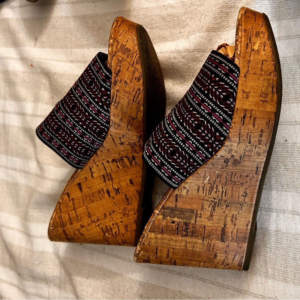 Slip on sandal with wedge heel - Picture 3 of 3